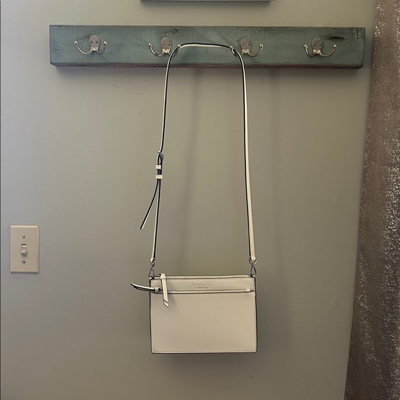 kate spade Handbags - Kate Spade Cream Crossbody Bag